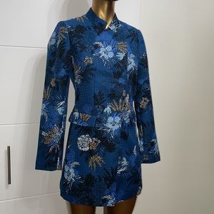 Gorgeous elegant light coat 🧥😍💙